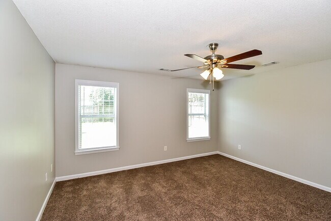 Building Photo - 401 Timber Way S