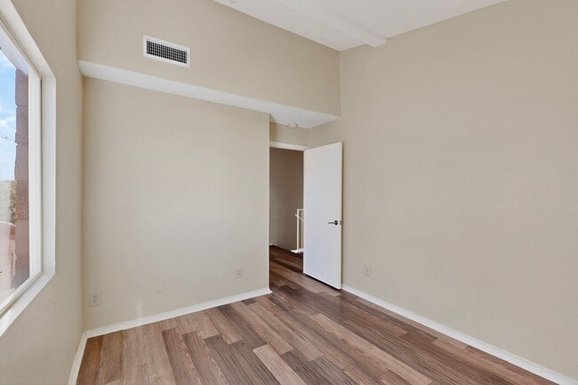 Building Photo - 4 bedroom 2.5 bath home in East El Paso!