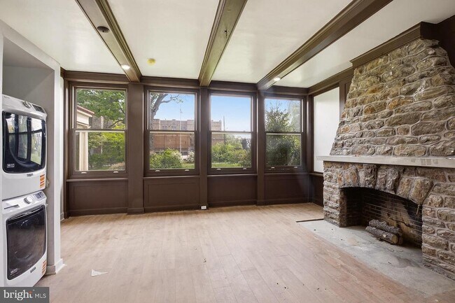 Building Photo - 6012 Ridge Ave