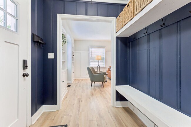 Building Photo - Fully Furnished Mid-Term Rental with Utilities Included!!