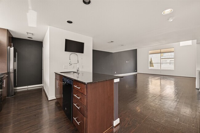 Building Photo - 405 Meadow St