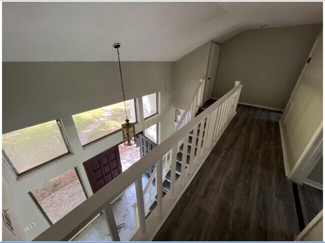 Building Photo - 6123 Northway Dr