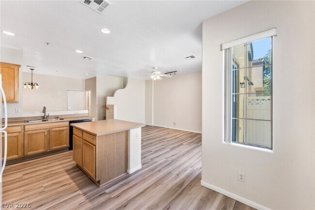 Building Photo - 6425 N Buttercup Creek St