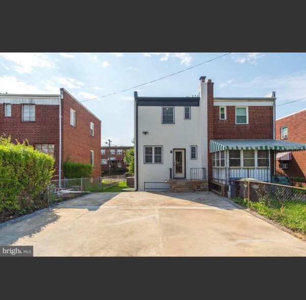 Rear entrance - 4208 Fort DuPont Ter SE