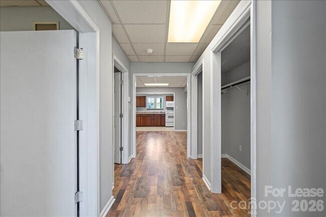 Building Photo - 300 E Gold St