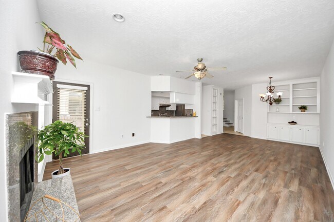 Building Photo - 5515 Strack Rd