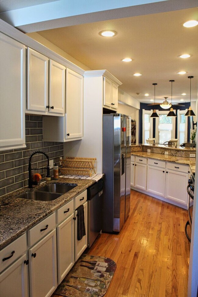 Building Photo - Spacious 2-bedroom, 2-bathroom in the Heart of West Highlands with 1 Car Garage