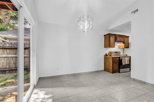 Building Photo - 7227 Greenyard Dr