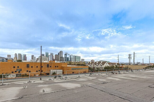 Building Photo - 1312 Live Oak St