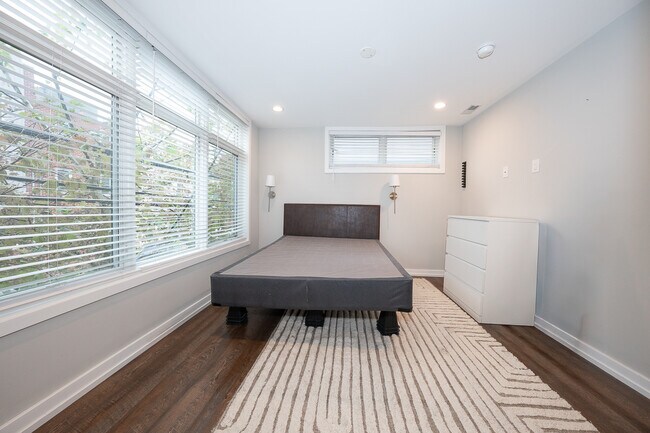 Building Photo - 769 N Uber St