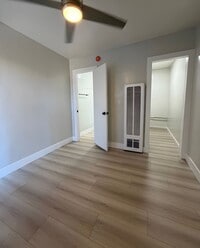 Building Photo - 5261 Huntington Dr N