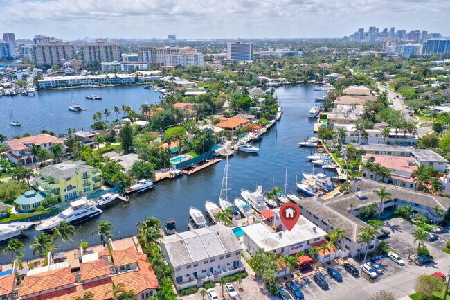 Building Photo - 2724 NE 14th St