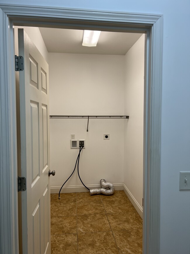 Building Photo - 2217 Brooke St