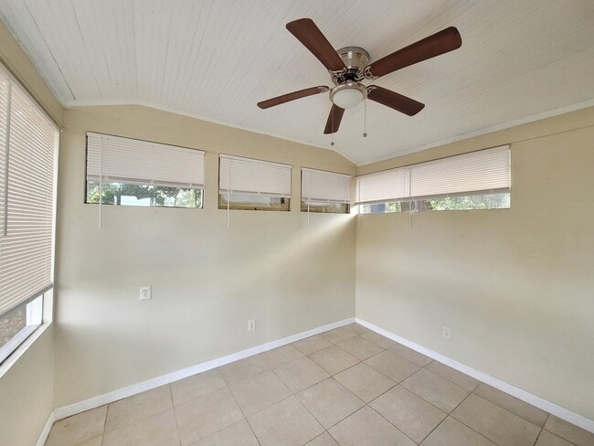 Building Photo - 5 Elegans Ave