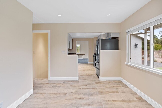 Building Photo - 3-Bed, 3-Bath Home with Spacious Layout and Vineyard Views