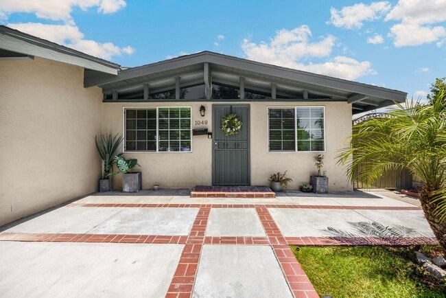 Building Photo - 1048 N Hermosa Dr