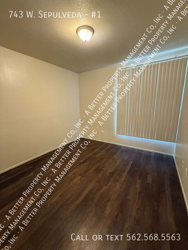 Building Photo - 2 bed/2 bath unit w/plank floors & DW!  Pa...