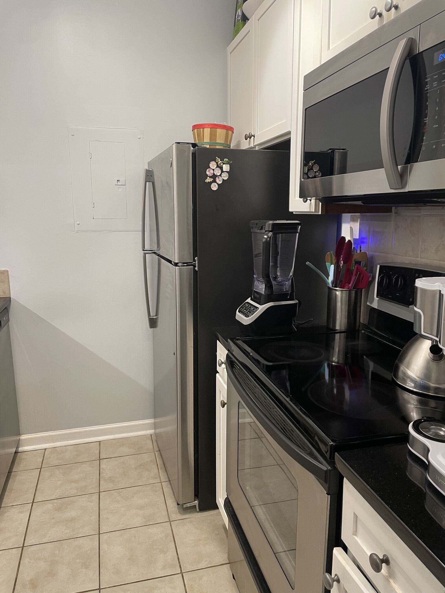 Kitchen - 1250 Parkwood Cir SE