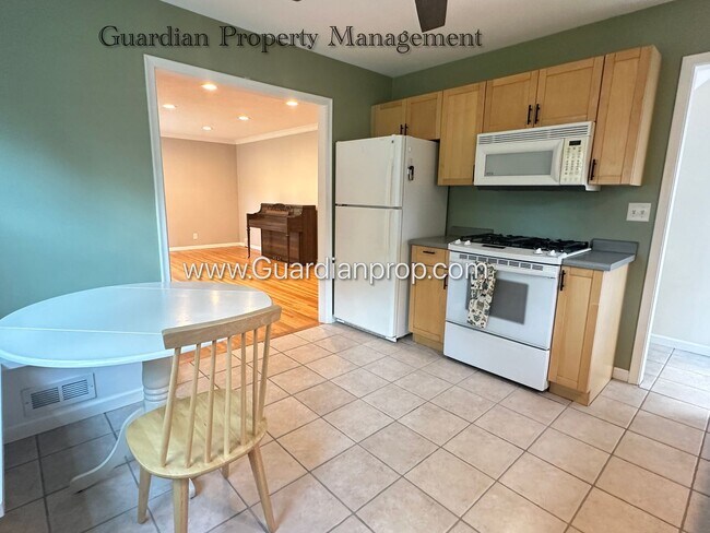 Building Photo - Richfield Single Family Home, Fenced Yard,...