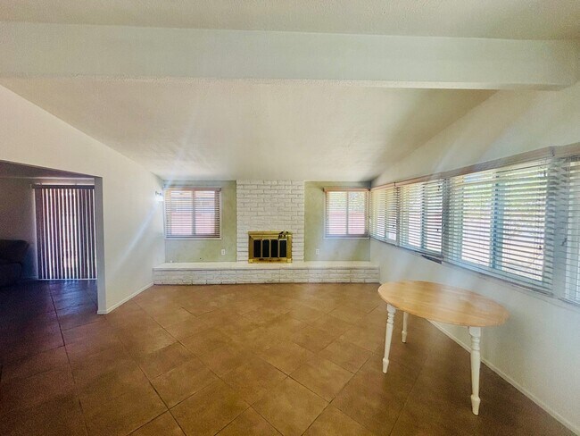 Building Photo - 38416 Pond Ave