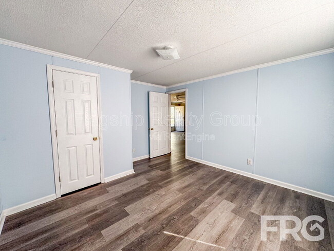 Building Photo - 2057 Oakley Rd