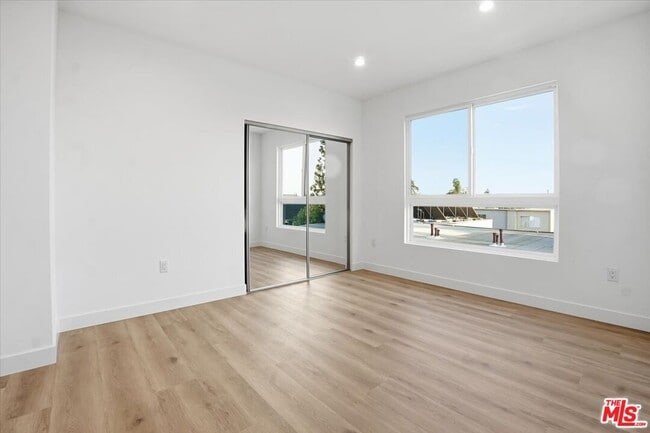 Building Photo - 1820 Prosser Ave