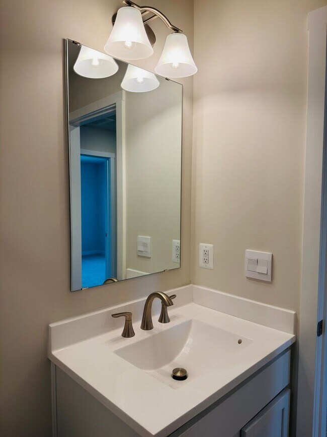 Building Photo - Brand New 4 Bed 3.5 Bath End Unit Townhome in Inwood