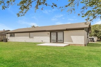 Building Photo - 224 Woodgrove St