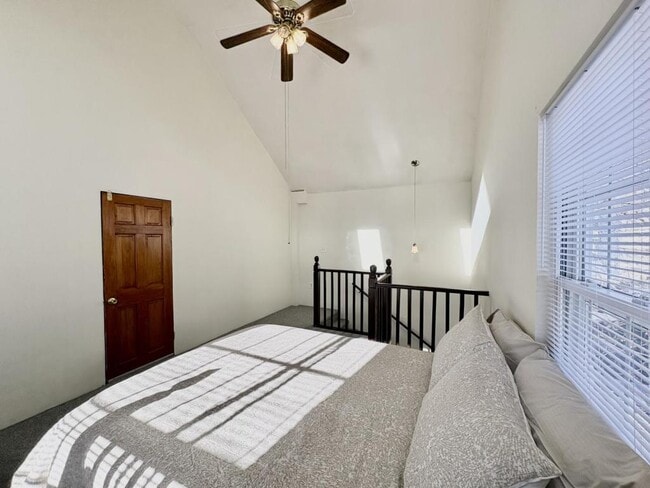 Building Photo - 171 Oak St