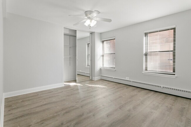 Building Photo - 5858 N Sheridan Rd