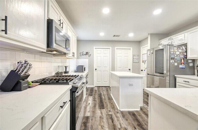 Building Photo - 16439 Sunlamp Ct