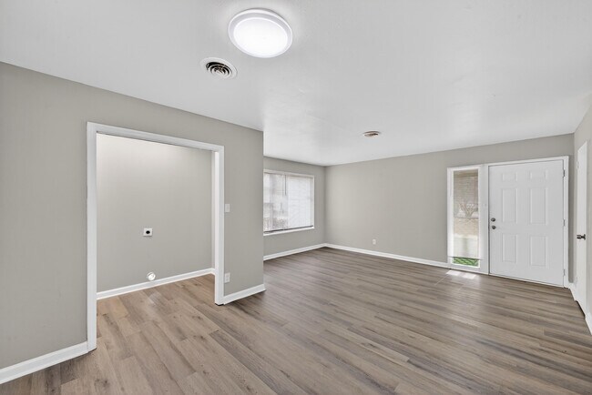 Building Photo - 1111 Alderman St NE