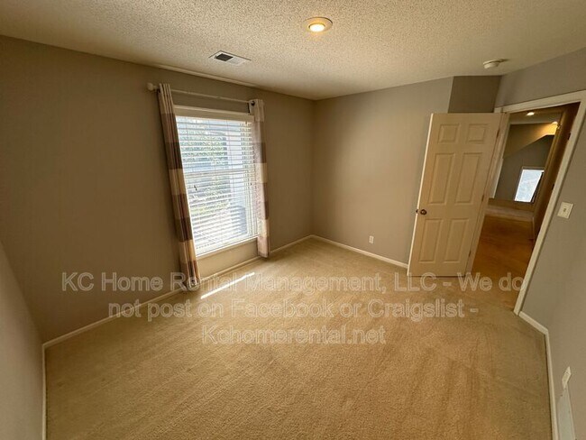 Building Photo - 5605 W 153rd Terrace