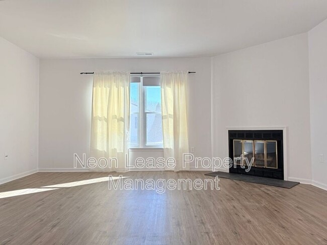 Building Photo - 400 Franklin St