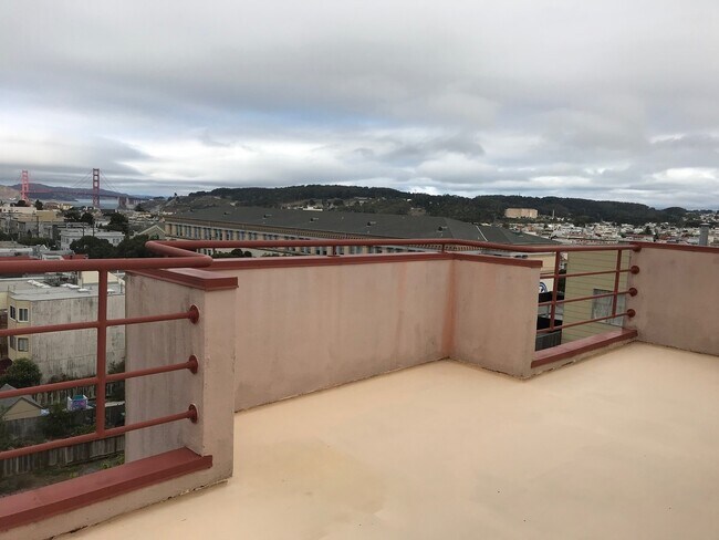 Building Photo - Studio w/Amazing Views, Walk-in Closet, Pa...
