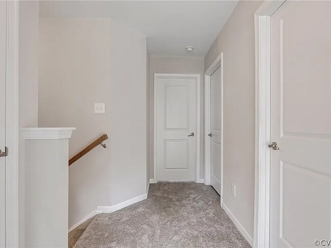 Building Photo - 8127 Creekside Village Dr