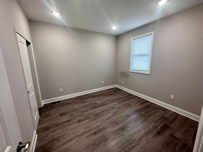 Building Photo - 1530 N Sydenham St