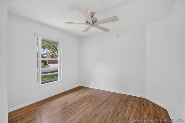 Building Photo - 924 Spoonbill Cir