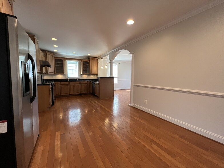 Breakfast Area - 6715 Dean Dr