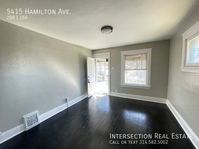 Building Photo - Spacious 2 Bed/1Bath w/Updated Kitchen