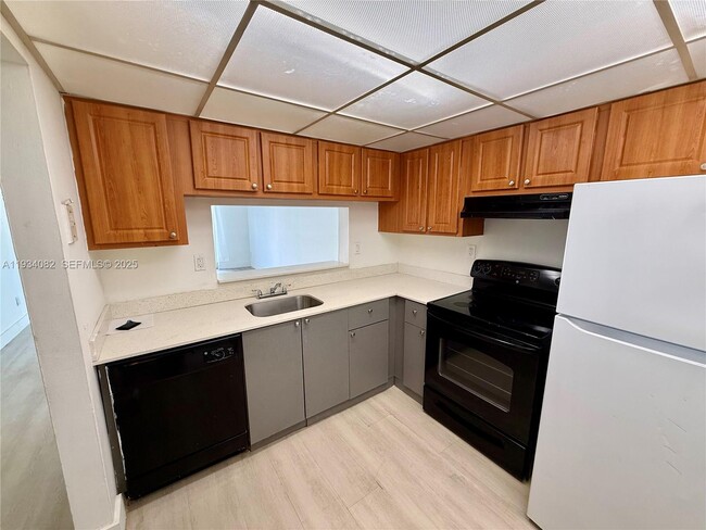 Building Photo - 492 NW 165th St