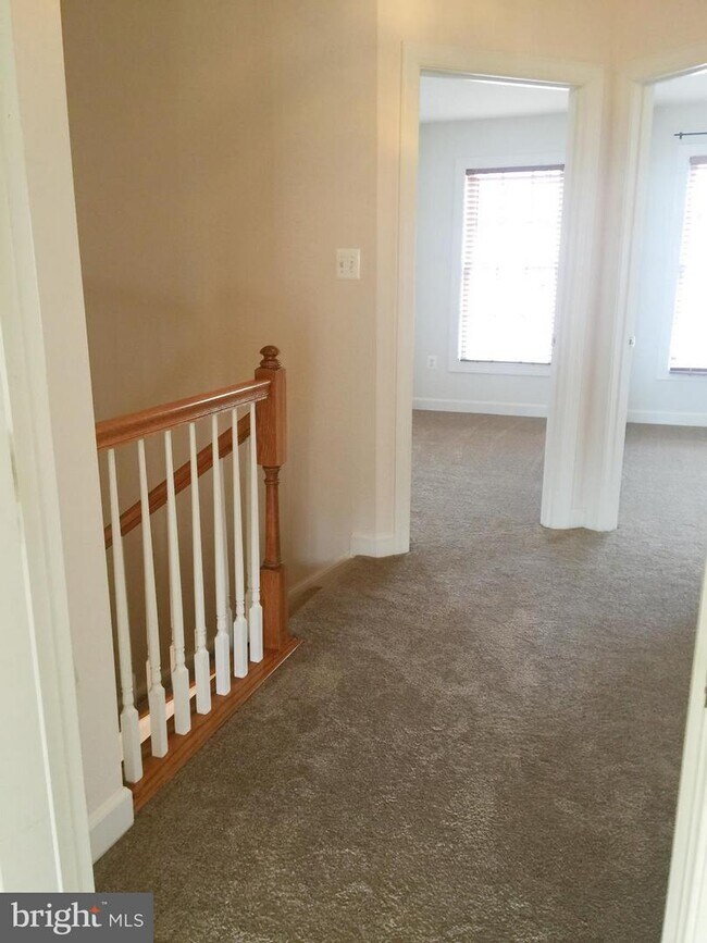 Building Photo - 921 Highland Ridge Ave