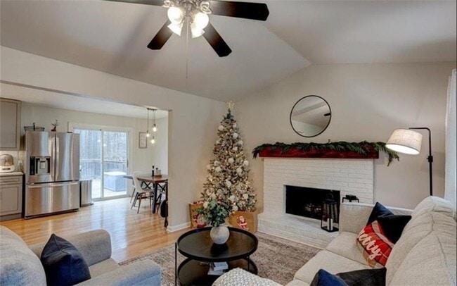 Building Photo - 1201 Holly Hills Dr SW