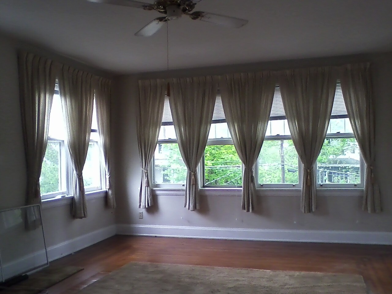 LIVING ROOM (optional drapes included) - 1179 Herschel Ave