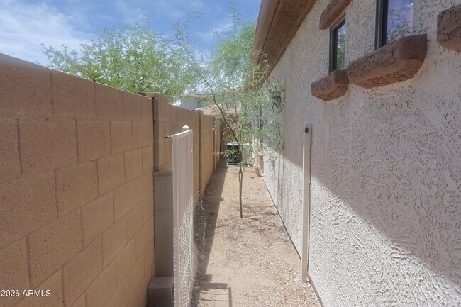 Building Photo - 5316 W El Cortez Trail