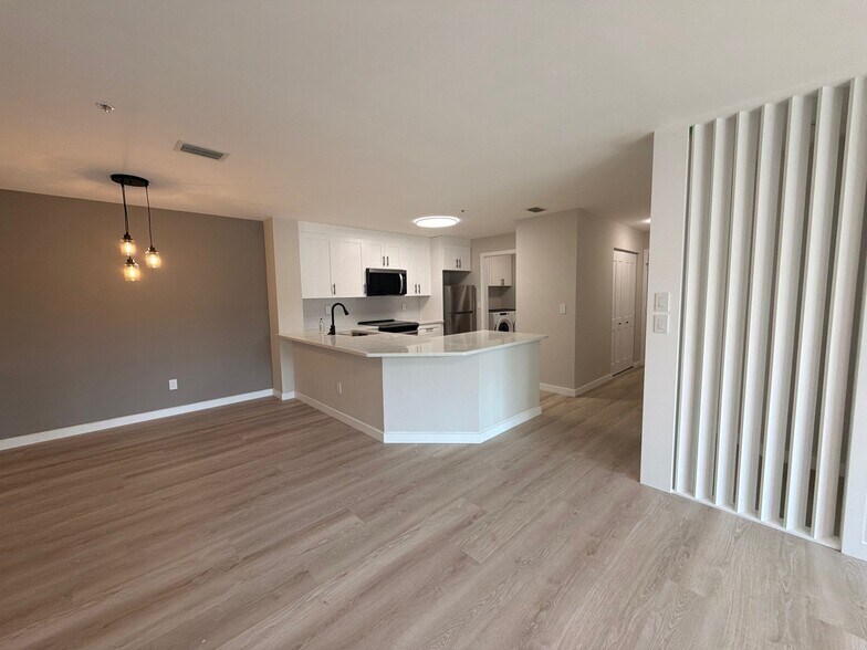 Building Photo - 4002 Crockers Lake Blvd
