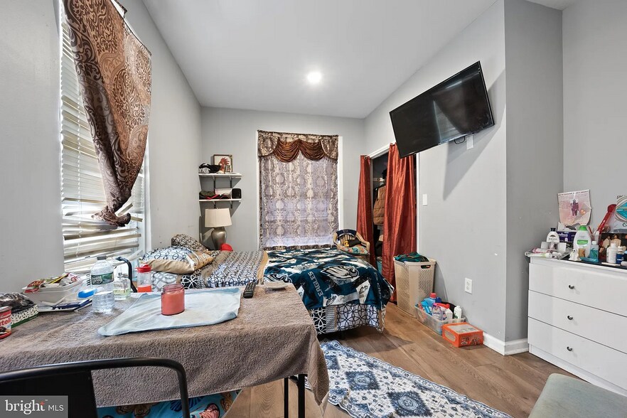 Building Photo - 1610 Dyre St