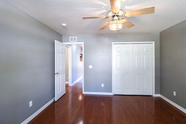 Building Photo - 6065 Spruce Point Cir