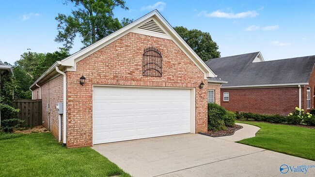 Building Photo - 141 Canterbury Dr