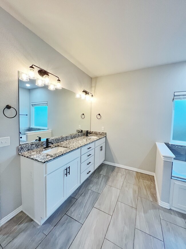 Building Photo - 327 W Kinniburgh Dr